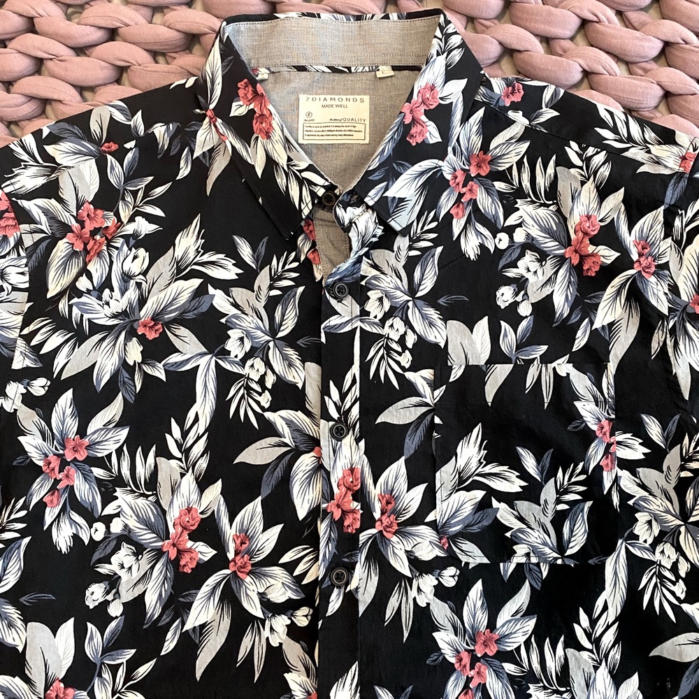 7 Diamonds Short Sleeve Button-up, Size: Large